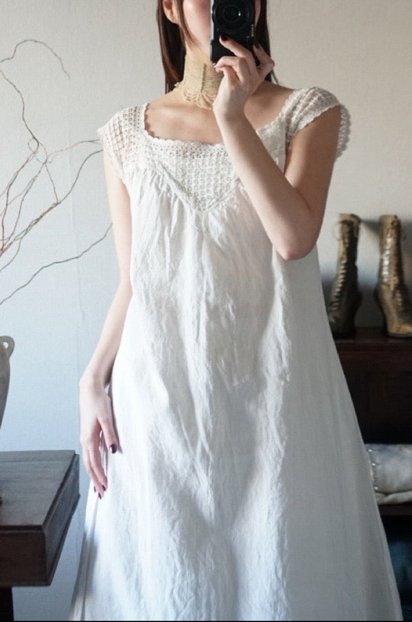 1920's Linnen Crochet Lace Nighty