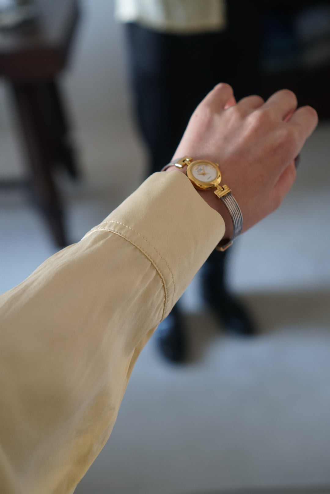 Vintage Quartz Round Gold Watch